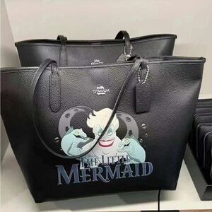 Coach & Disney bring you this beautiful " Little Mermaid " tote & wristlet set!